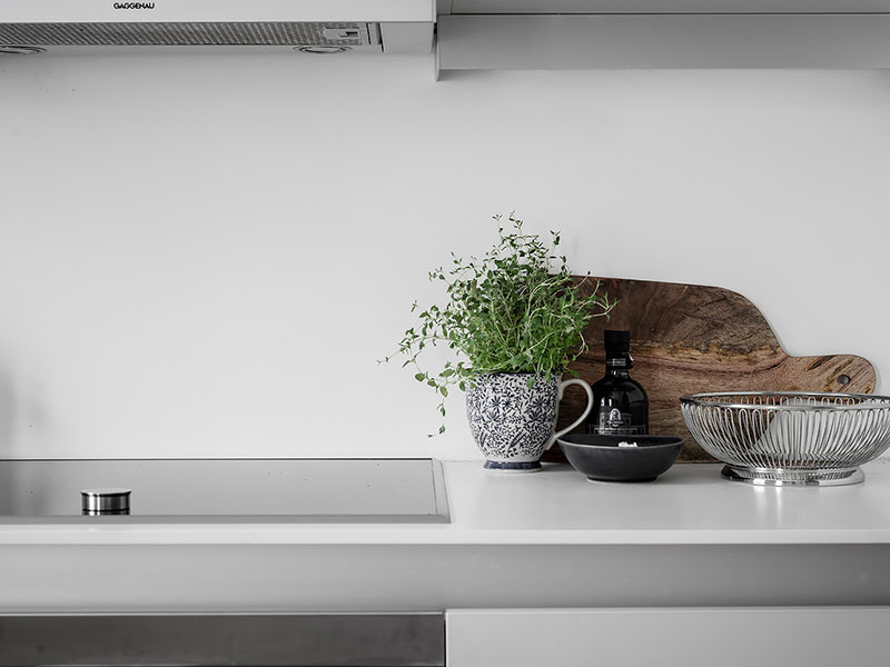 瑞典 30 平米精致公寓，高天花与拱窗打造宽敞空间-11