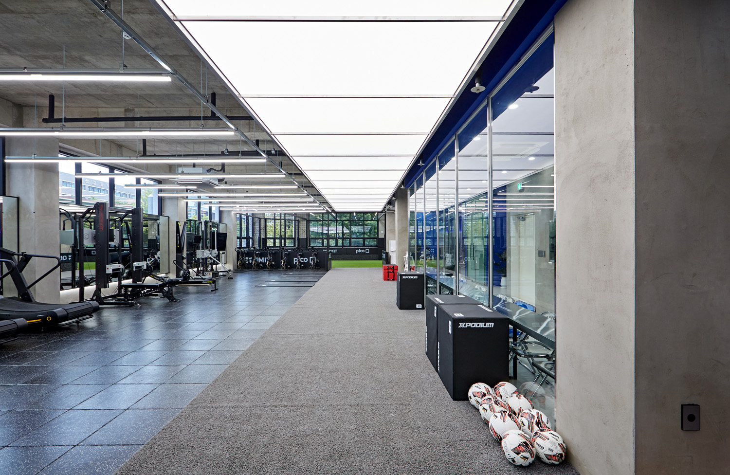 韩国 120 平现代风格运动中心，极简设计的魅力-12