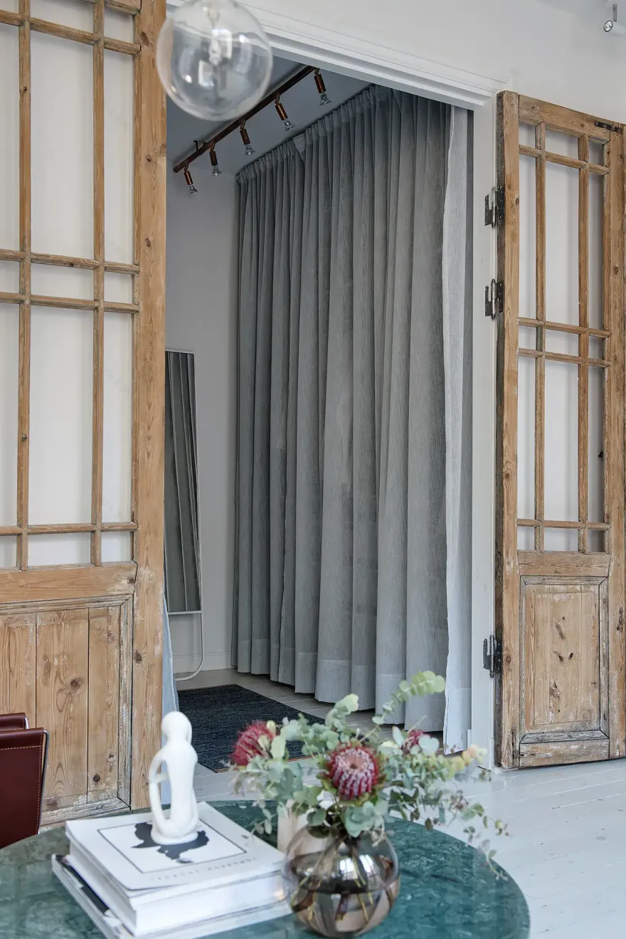 瑞典公寓 | 旧木门的魅力-12