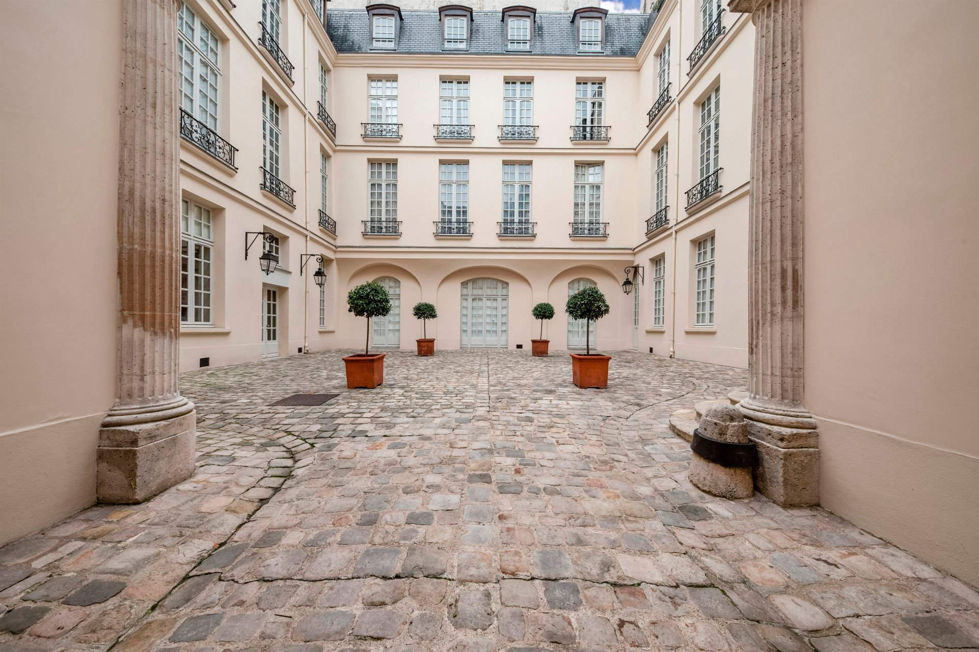 巴洛克风格双层别墅 | 奢华与艺术的完美融合-13