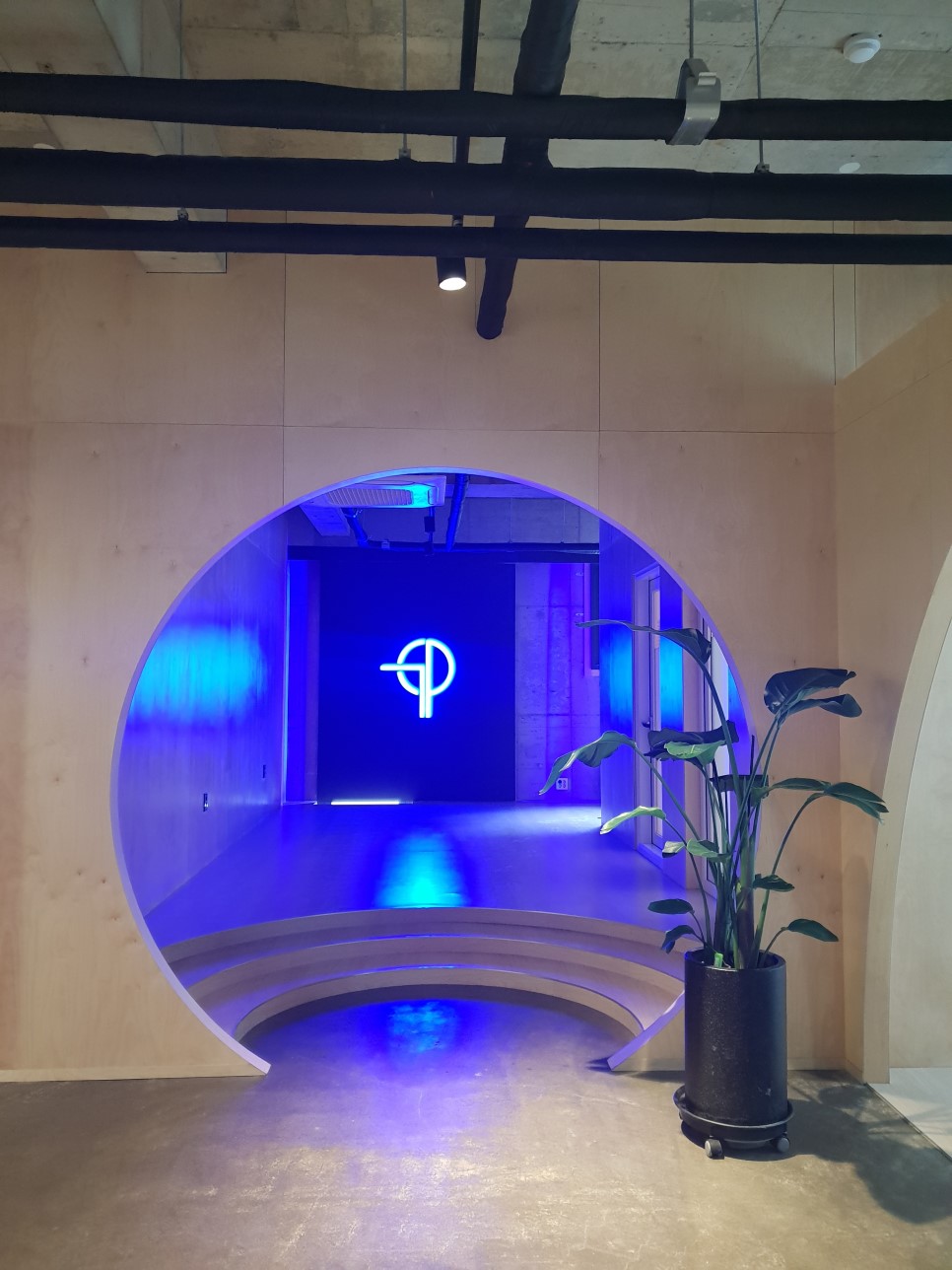 现代风 90 平娱乐公司办公室设计-7