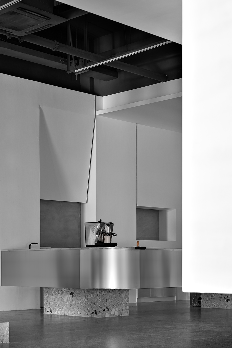 电影胶片般的动态感服饰店设计丨中国苏州丨苏州市不止设计顾问有限公司-28