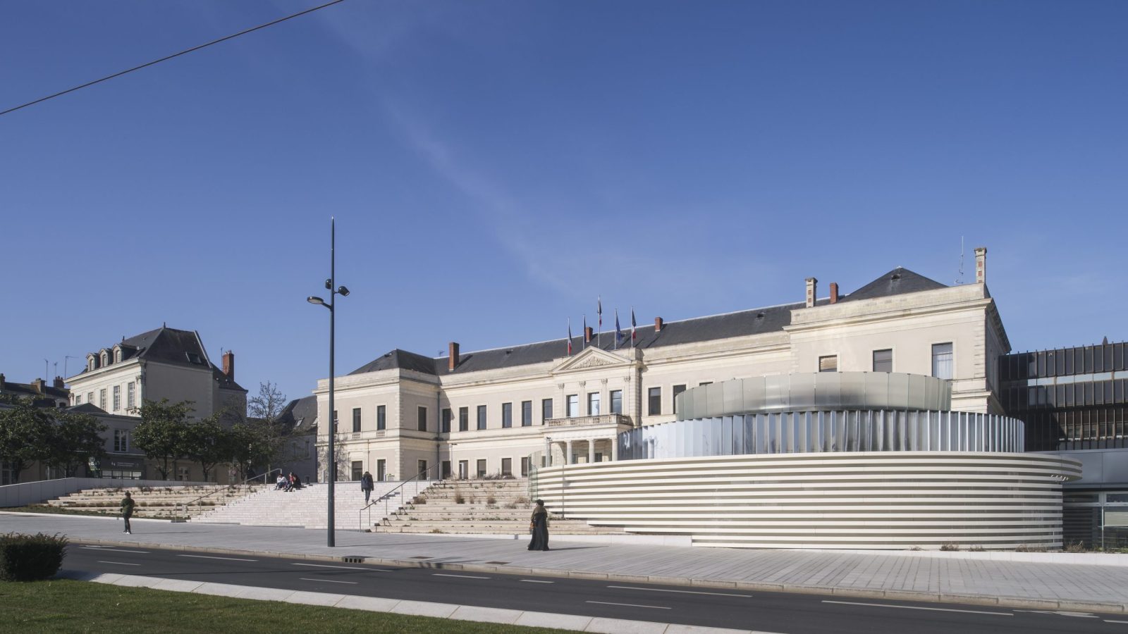 市政厅上下广场整治及议会厅立面重组项目丨法国丨布鲁诺·于埃建筑工作室-6