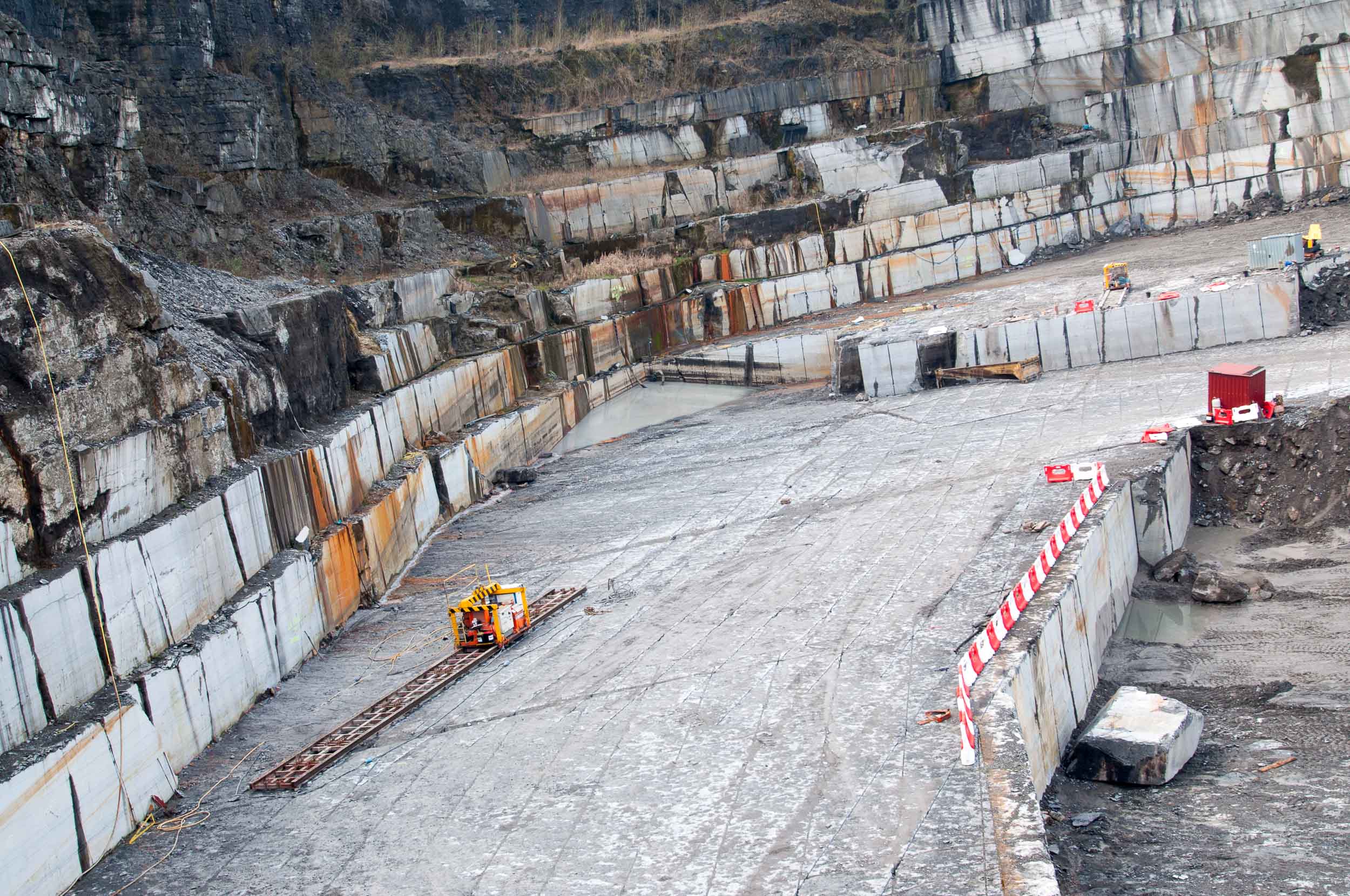 采石场·朱利安·卡雷德罗

注：Julien Carretero 一般是人名，按常见音译规则翻译为朱利安·卡雷德罗；Quarry 常见释义为采石场，若此处有特定含义，但因缺乏更多背景信息暂按常见义翻译 丨比利时埃诺-23