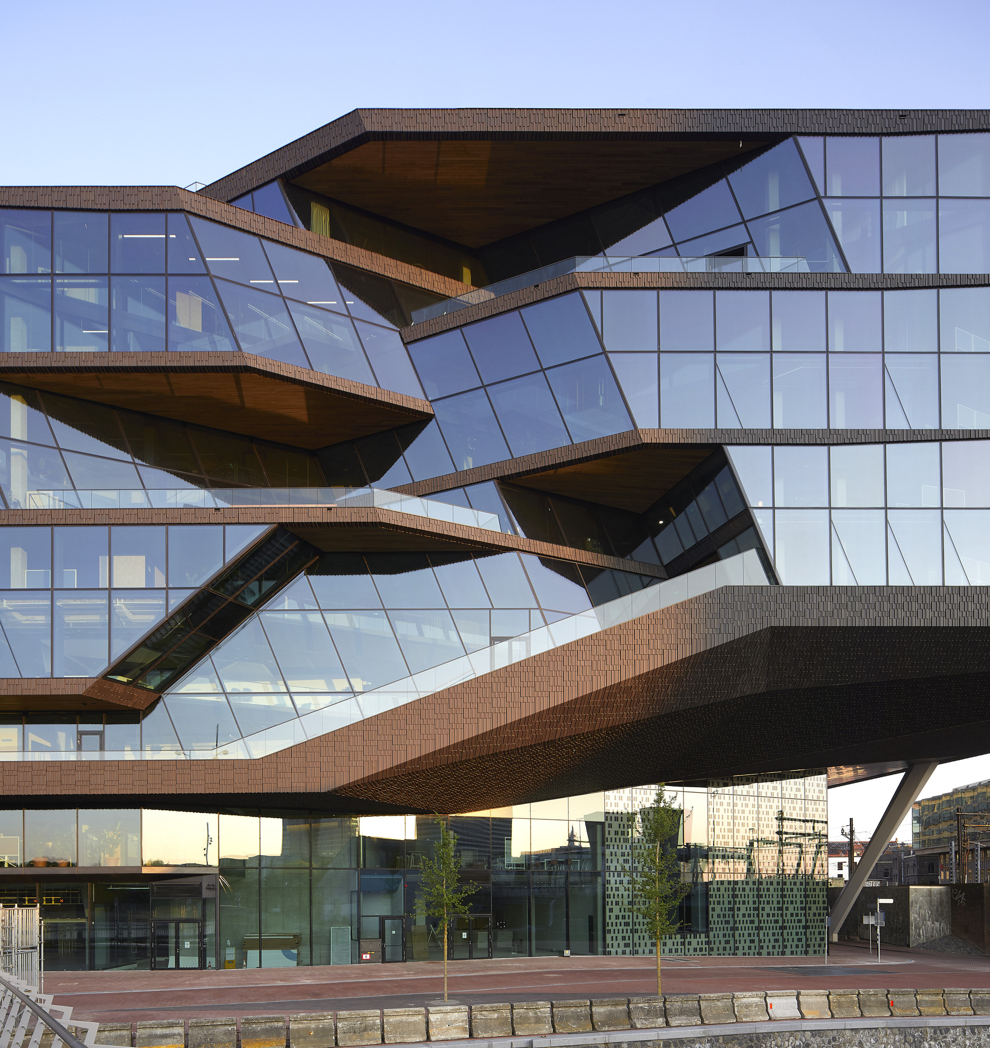 预订城市校区（的相关事务）

注：这里BOOKING理解为预订行为，CITY CAMPUS是城市校区，整体意思推测是预订与城市校区相关的事物，如场地等，但由于缺乏更多语境，只能做此宽泛翻译 丨荷兰阿姆斯特丹丨UNStudio,HofmanDujardin等多家-50