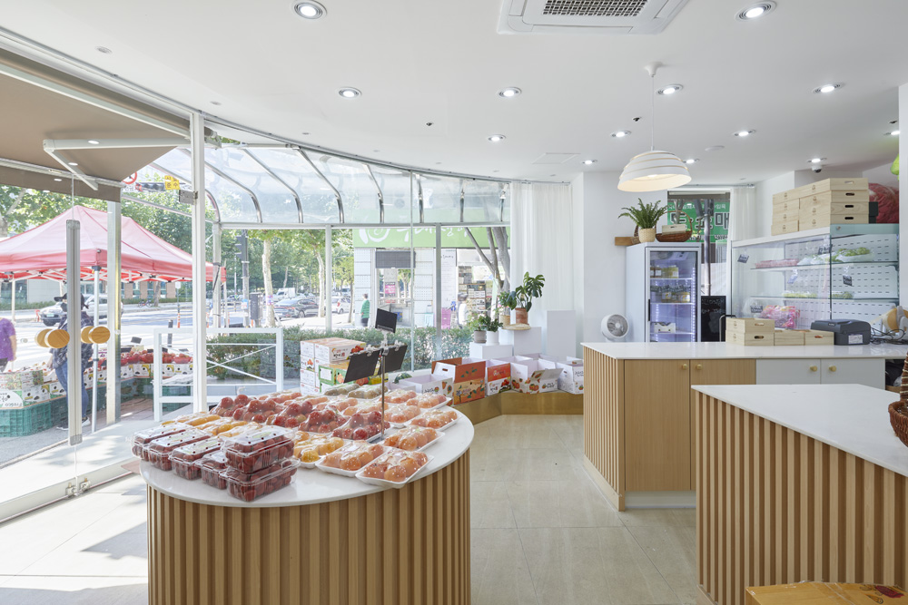 16 坪清爽果品店，展现简约设计魅力-5