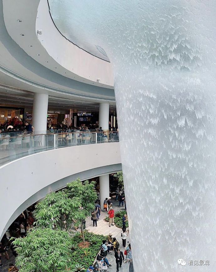 星耀樟宜 | 雨漩涡与绿意交织的机场奇迹-49