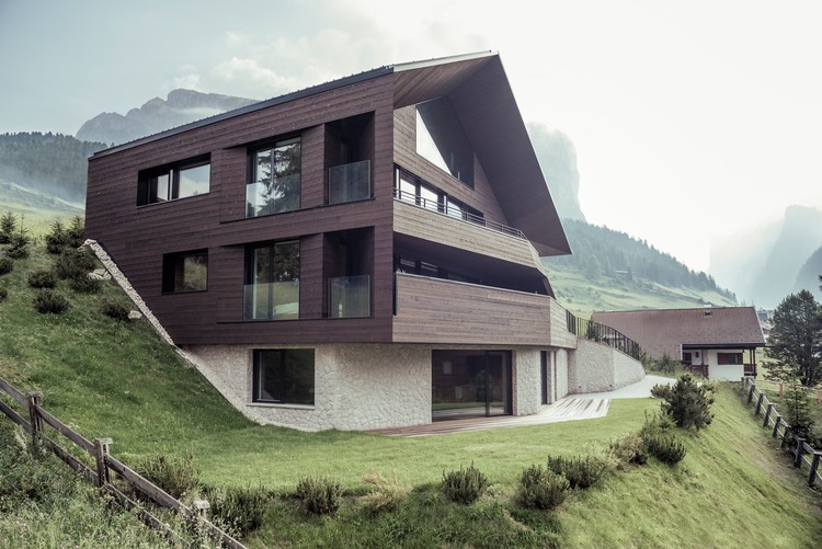 意大利白云石山间的自然气候屋-18