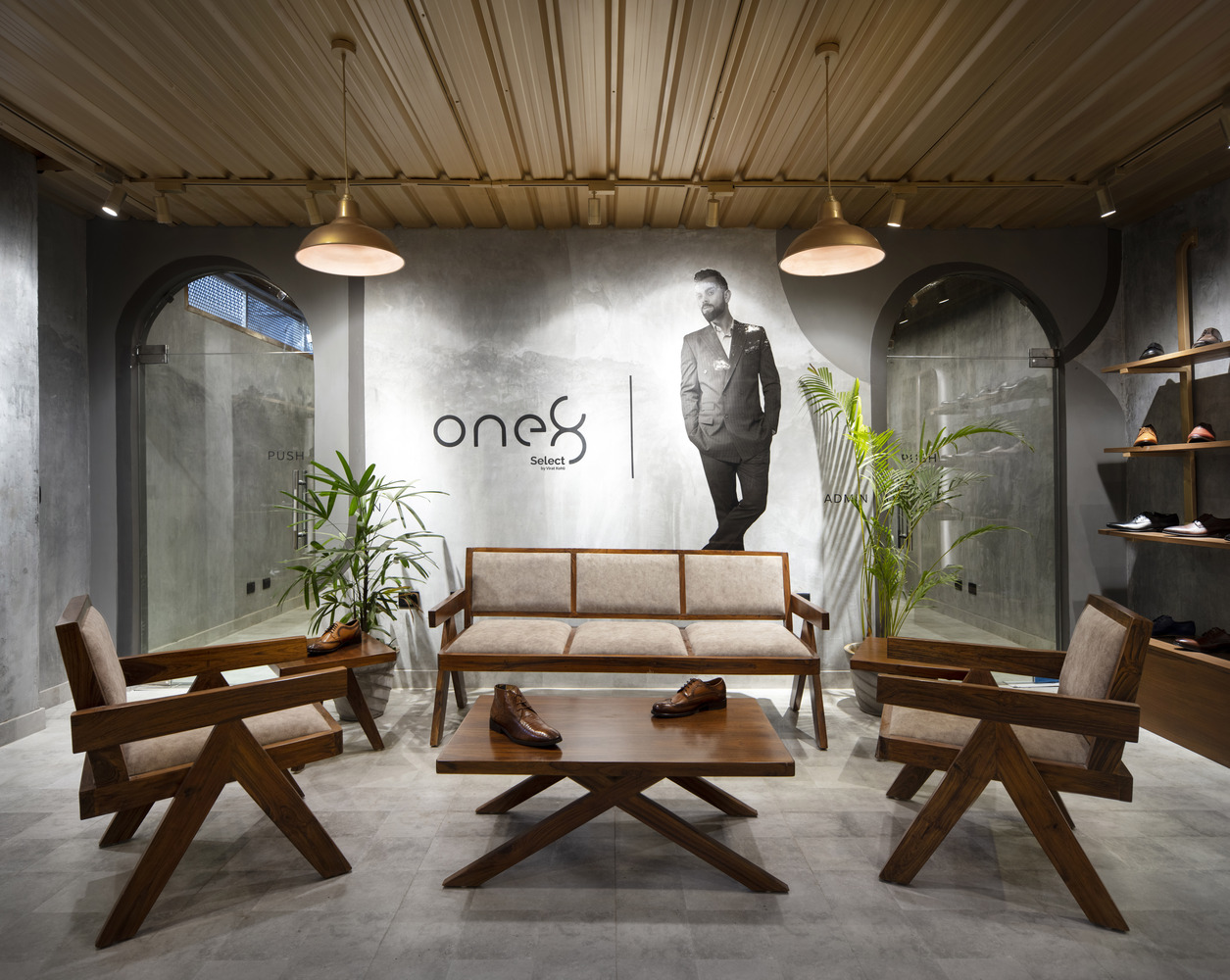 融合建筑美学的奢华鞋店设计-41