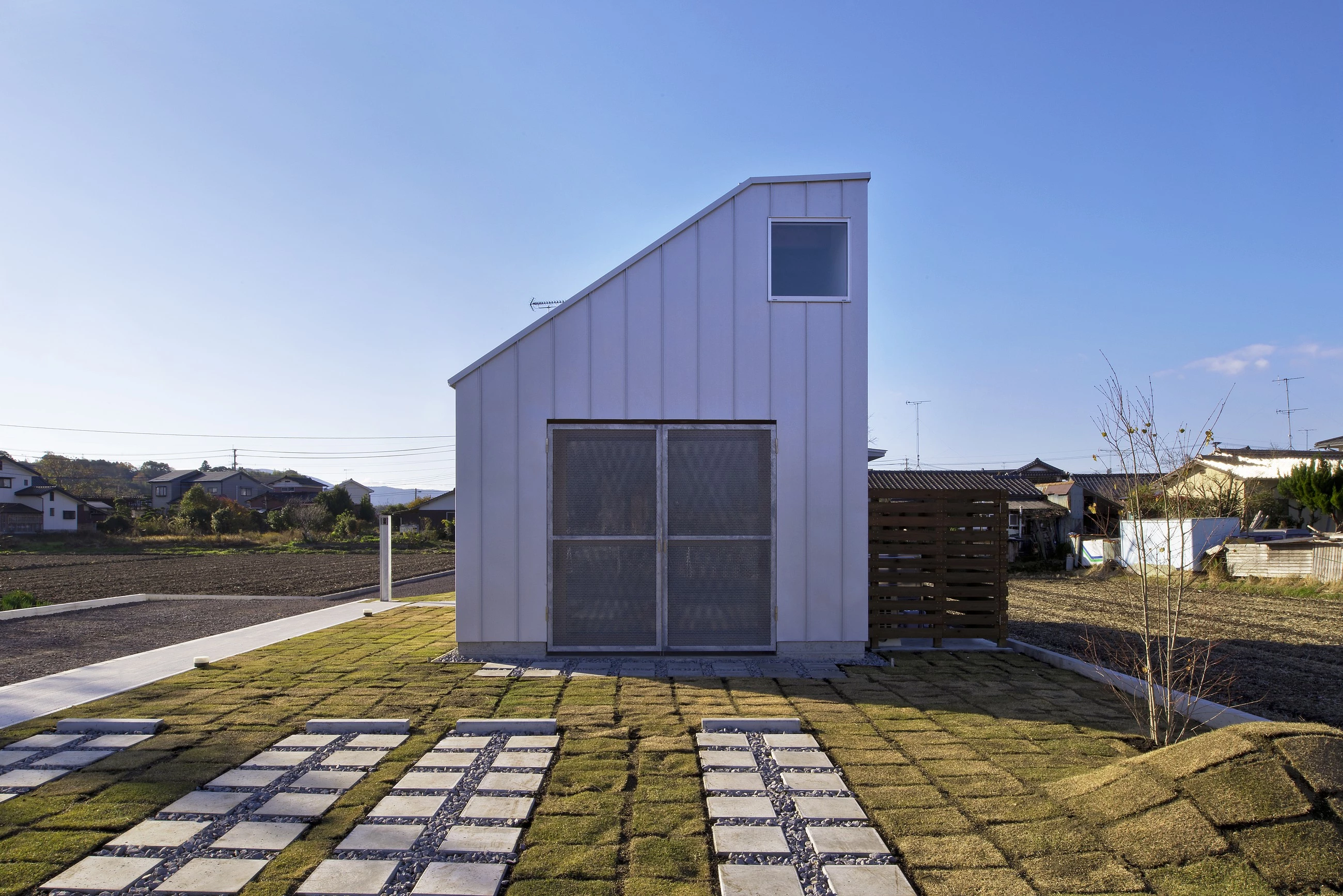 日本稻田中的“狗沙龙”住宅-11