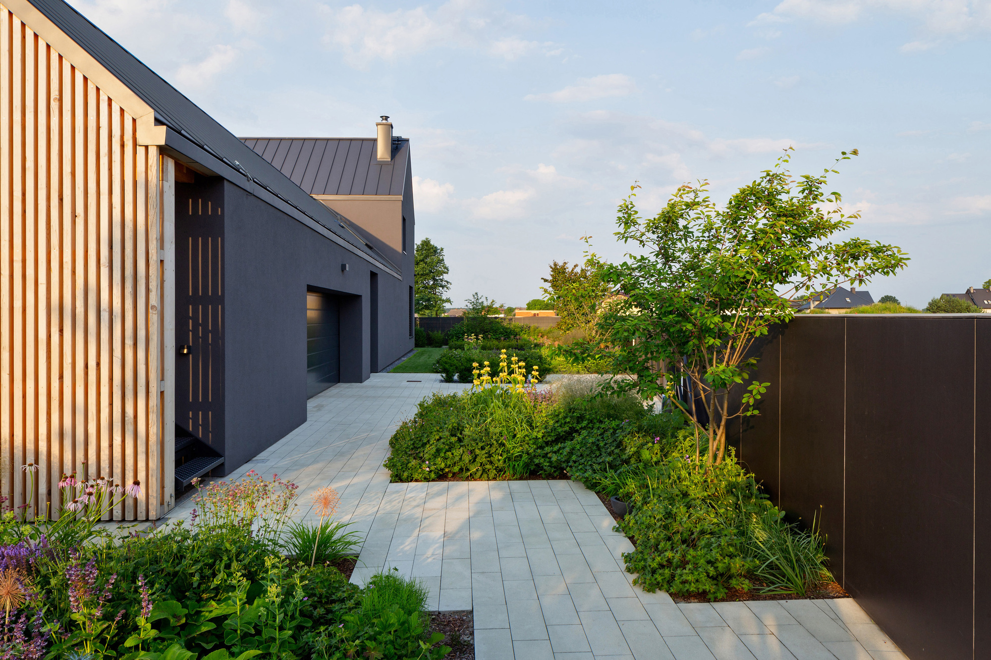 灰色房子丨RS+ Robert Skitek-30