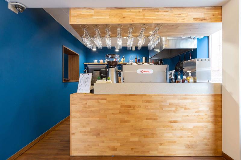 17 坪酒馆改造 | 复古韵味与时尚的完美结合-10