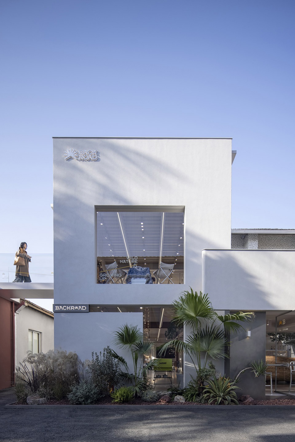 杭州观堂设计 | BACKROAD 户外集合店,老厂房的新生与多元空间-5
