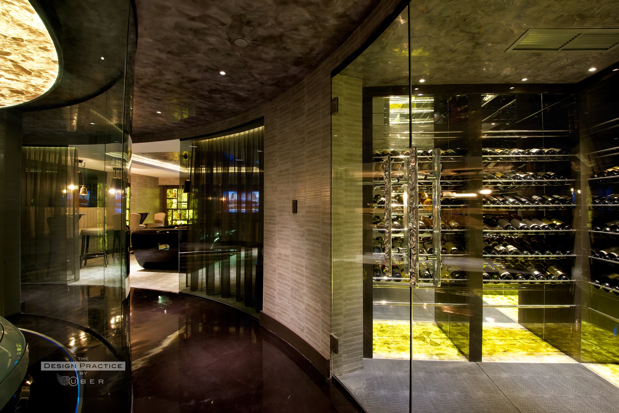 英国地下车库变身高科技炫酷“男士天地”-12