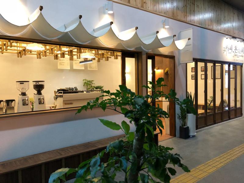 12 坪极简咖啡厅，打造温馨氛围-10