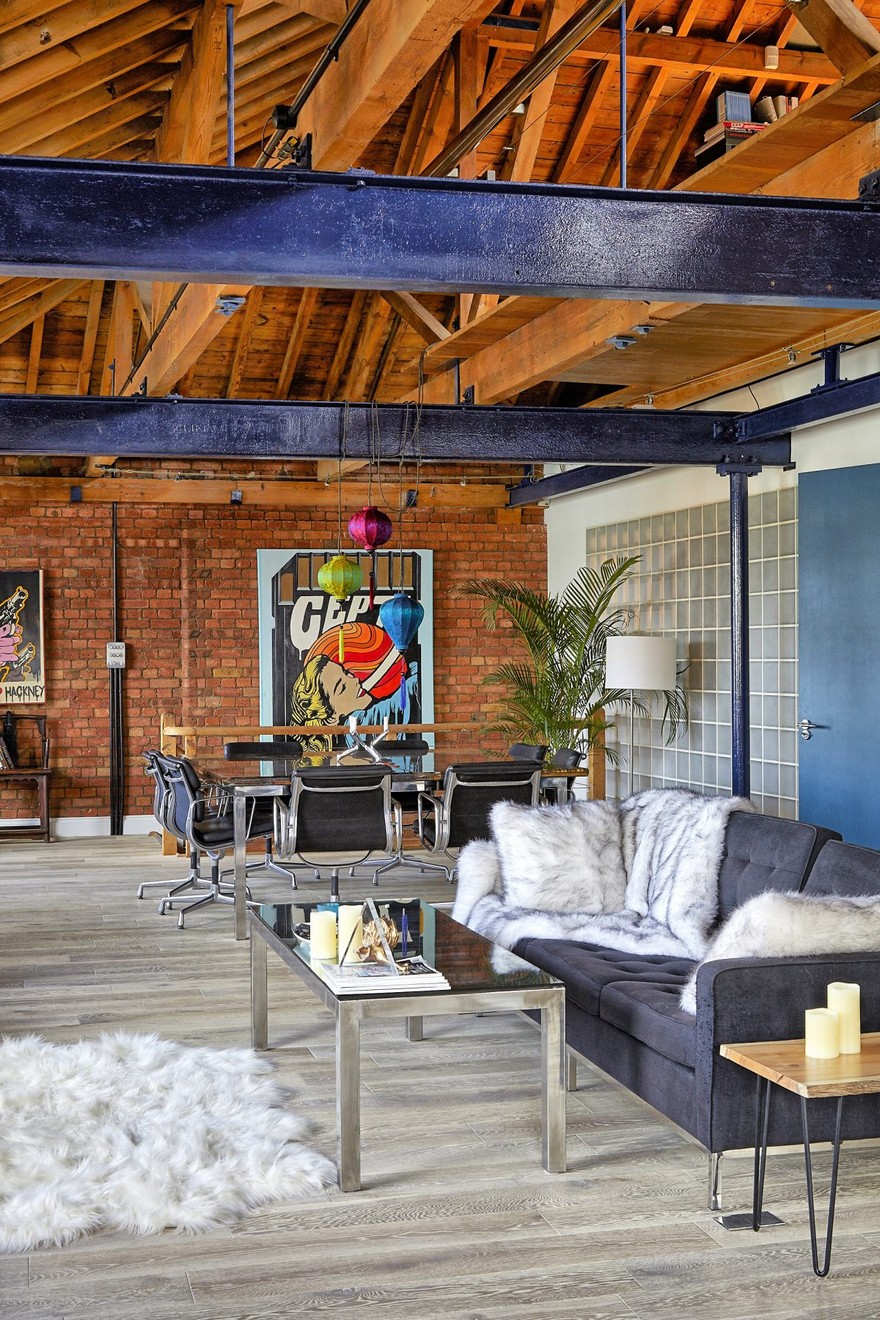 Tower Bridge London Apartment in a Converted Victorian Leather Warehouse-3