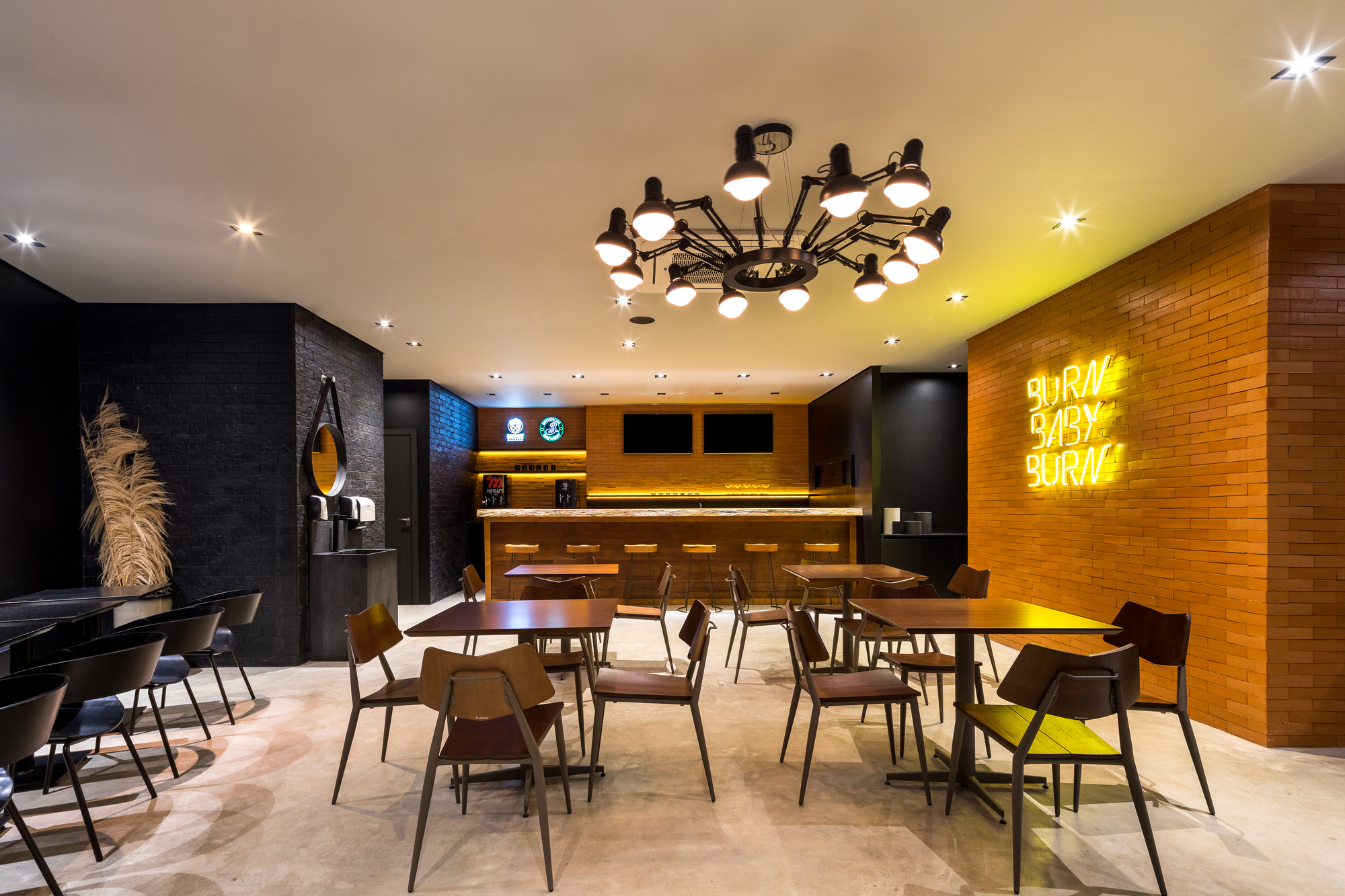 Flame Casual Bar / Giuliano Marchiorato Arquitetos-6