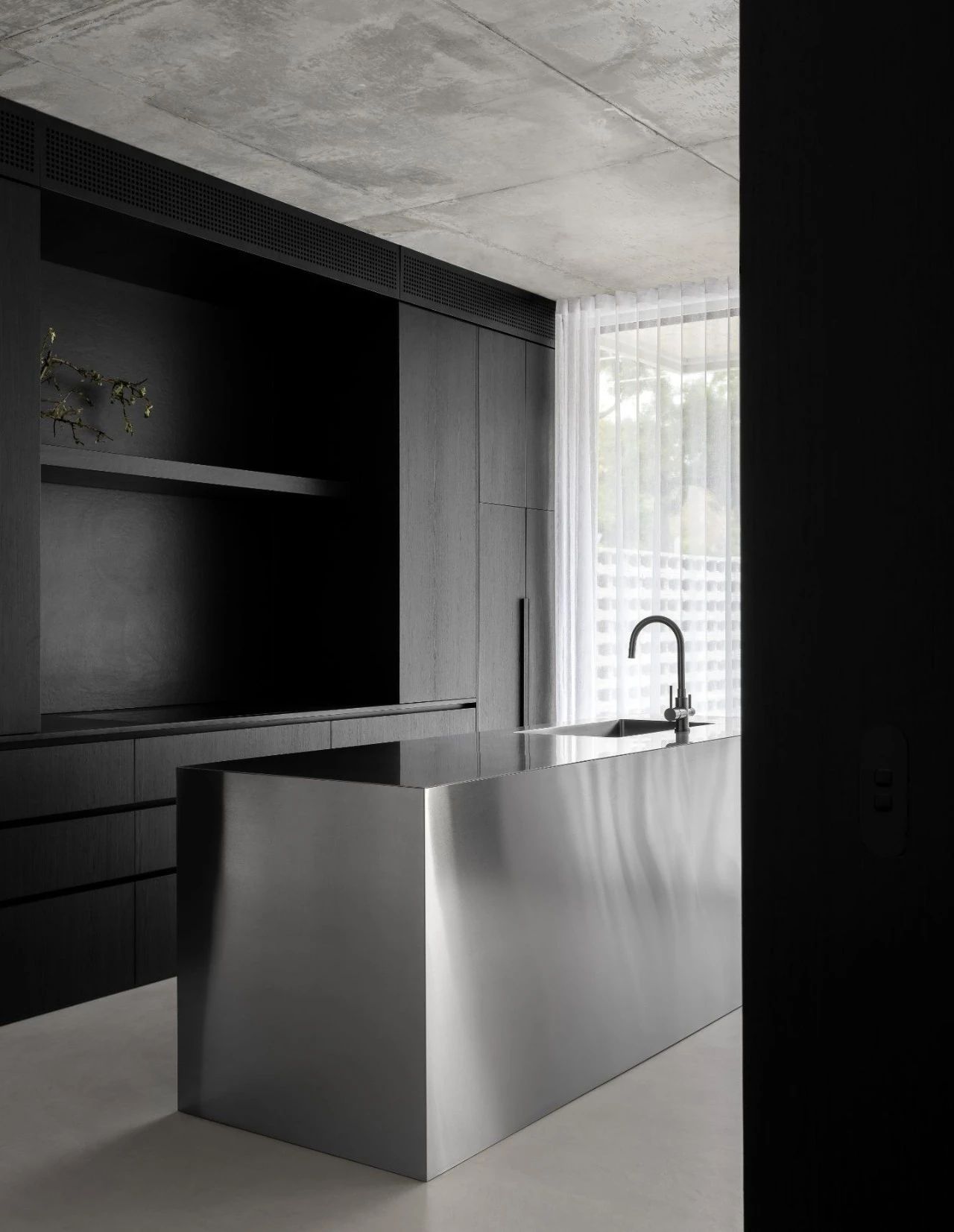 新旧融合的单色住宅丨澳大利亚墨尔本丨C.Kairouz Architects-22