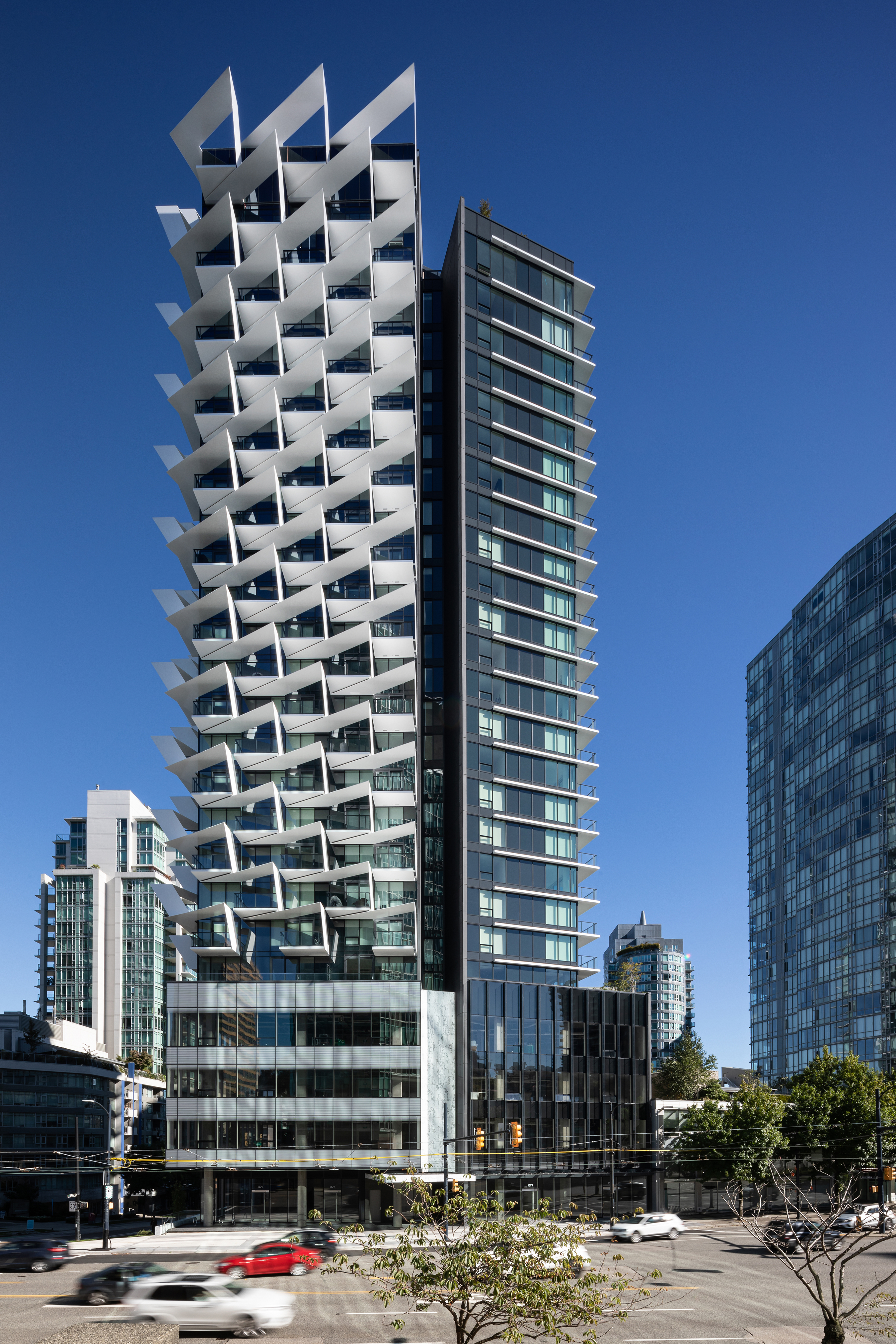 温哥华网格交汇处的折叠纸塔丨加拿大温哥华丨Henriquez Partners Architects-15