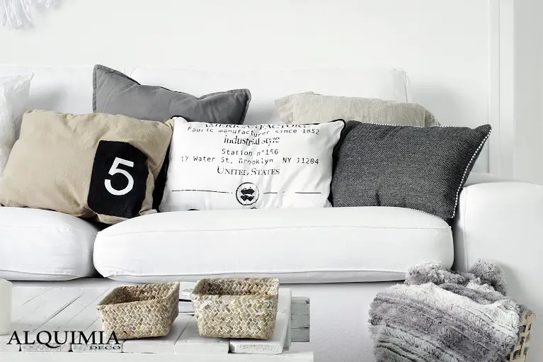 西班牙小镇的纯白北欧风住宅-3