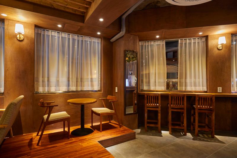 复古风情 14 坪小咖啡馆，打造温馨空间-7