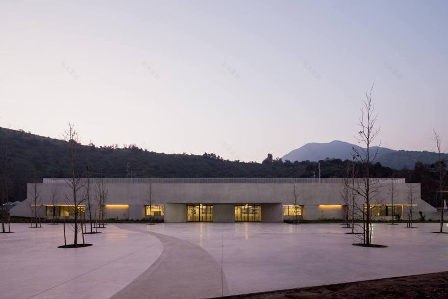 智利森林中的圣乔治学院体育馆-63