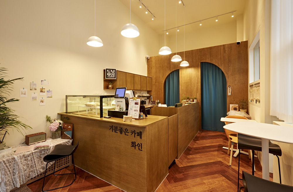 咖啡馆设计 | 愉悦心情的 10 平米咖啡厅-4