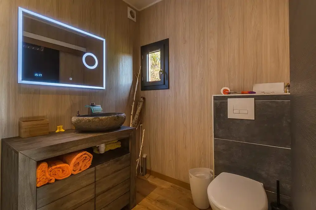 10 天搭建完成！30m²迷你木屋带阳台与夹层-5