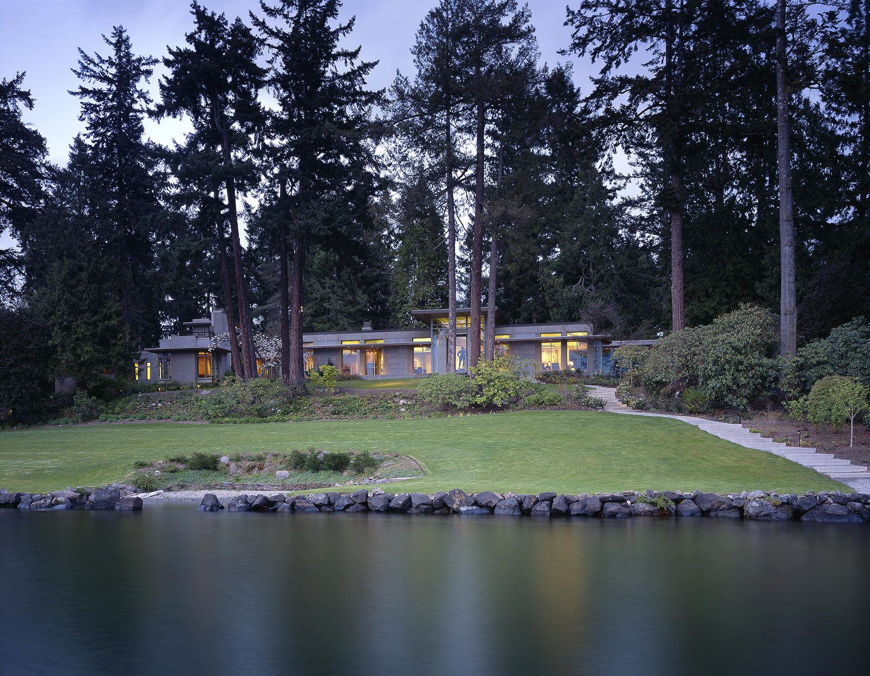 融于景观的西雅图湖岸“美国住宅”/  Olson Kundig Architects-3