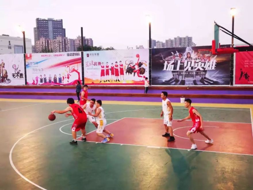 街头篮球赛激情对决,室内设计展现运动魅力-107