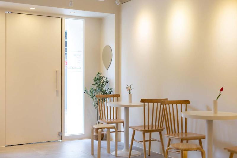 明亮简约的 24 平米咖啡厅设计-13