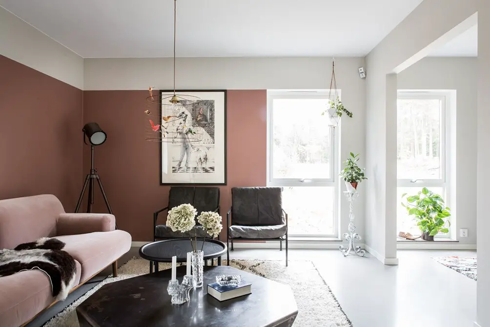 深色调木质大宅，演绎同色系搭配魅力-5