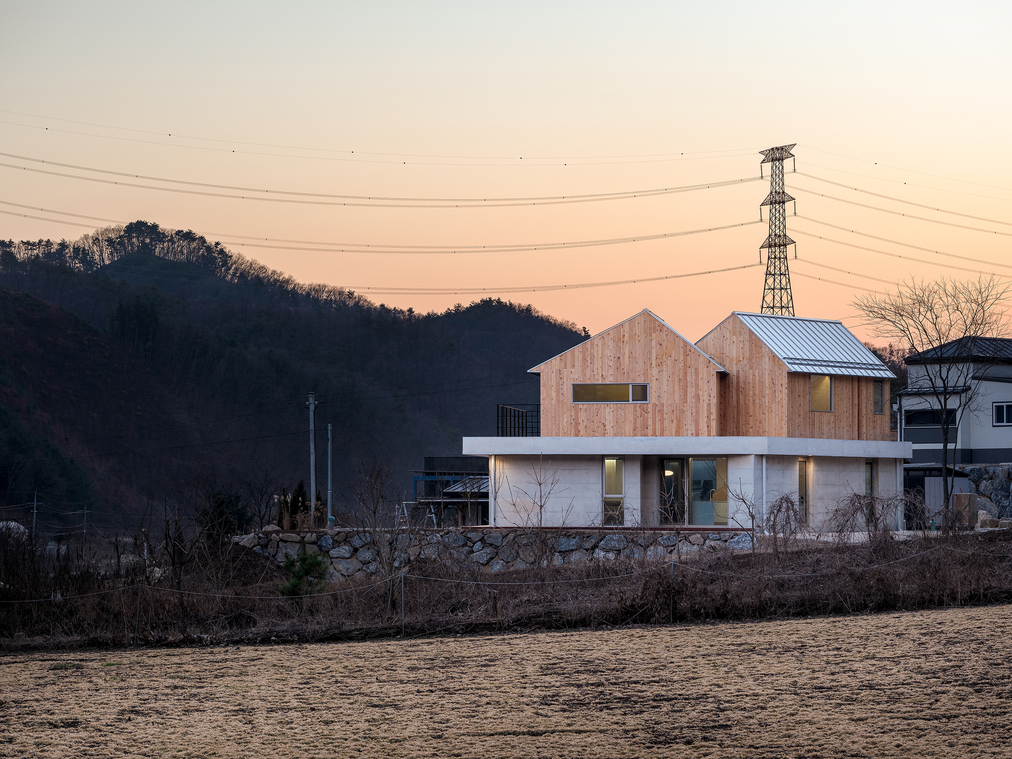 Two Gabled Volumes, One Landscape丨BRBB Architects-30