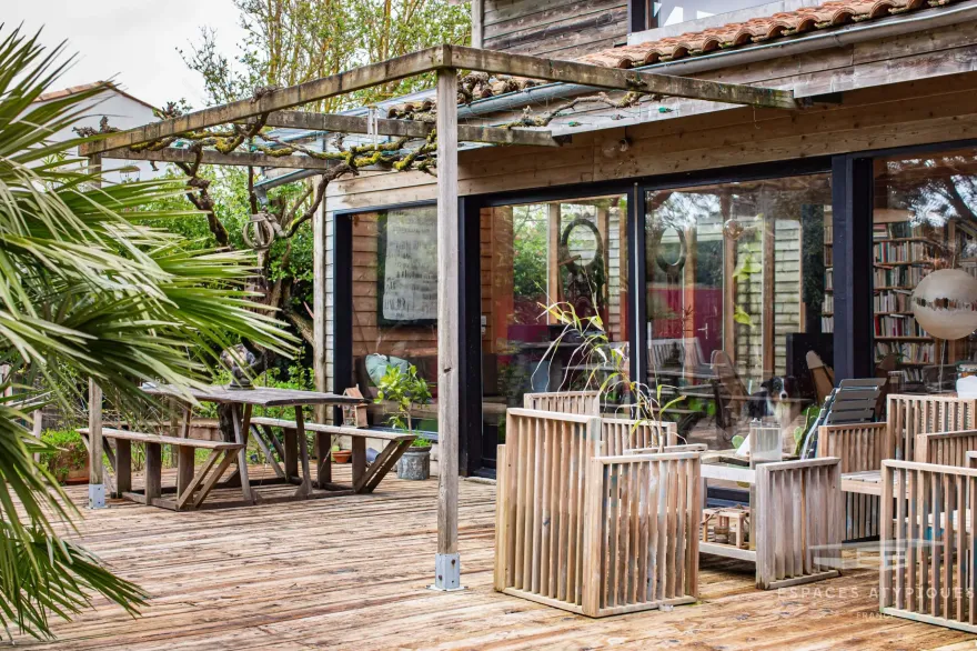 法式海滨木屋设计,厨房金属元素抢眼-14