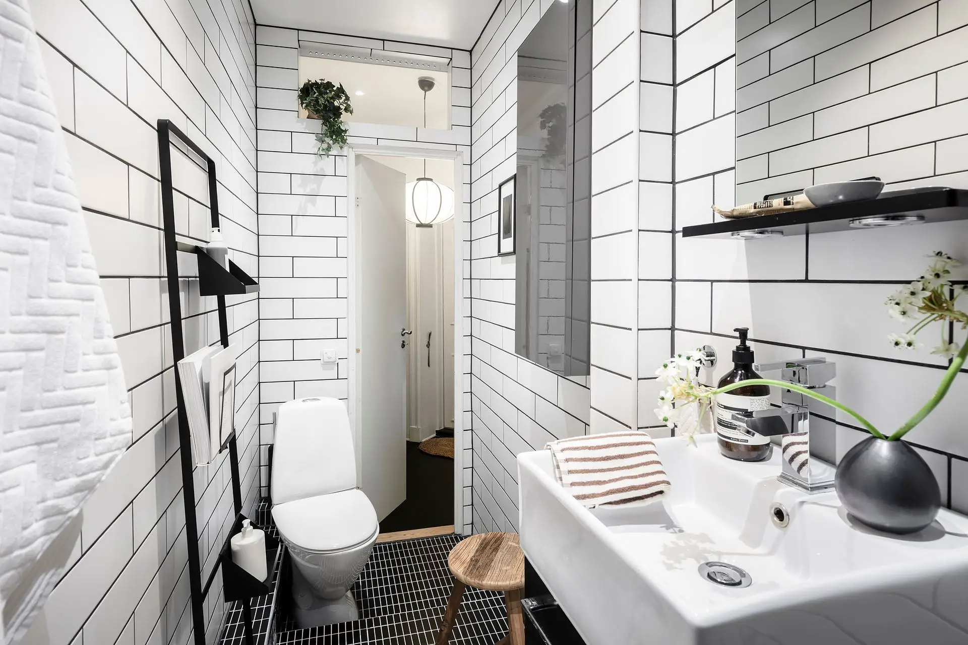 一墙绿意 | 打破中性空间的独特设计-17