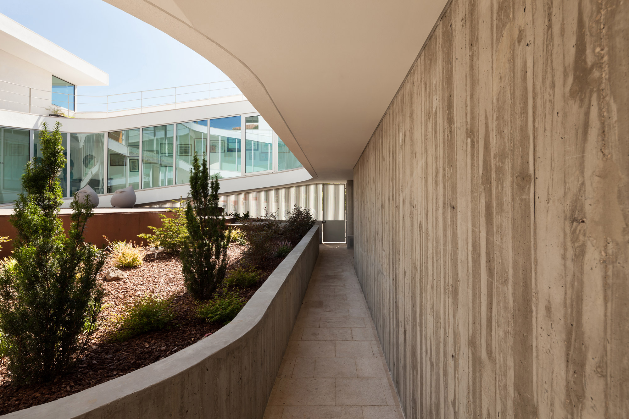 Rückzug ins Schneckenhaus: Wohngebäude in Estoril-16