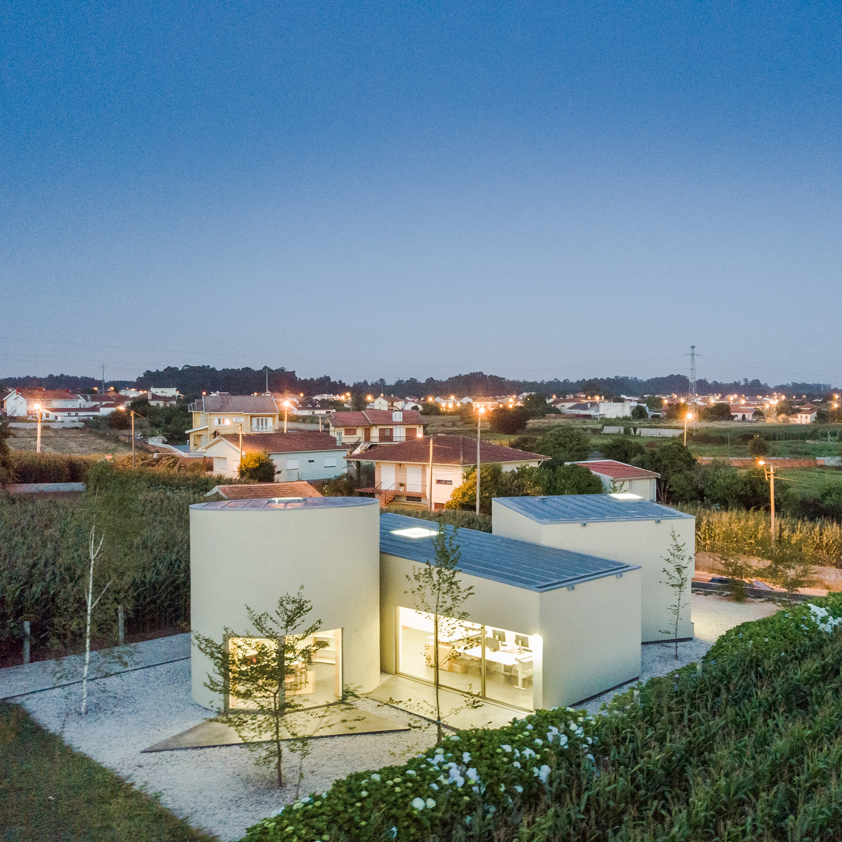 田野间的办公楼，葡萄牙 / Nelson Resende Arquitecto-51