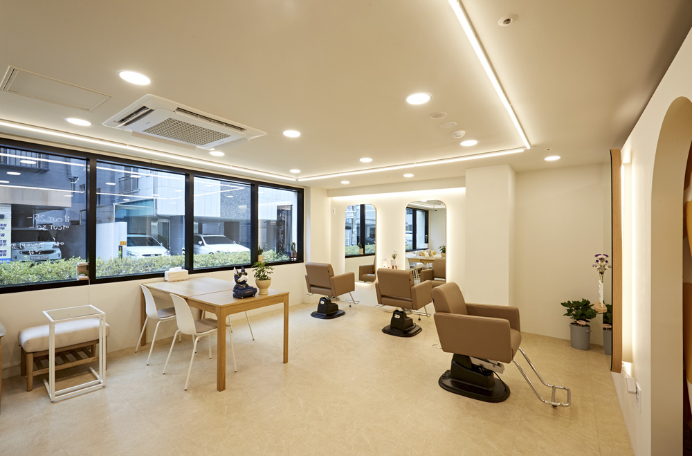 12 平米美妆室的现代白色风格设计-11