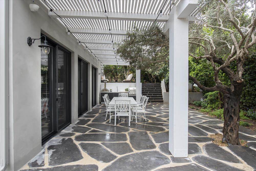 במקום לעבור, לשפץ: 200 מר' של כפריות עכשווית - WALLS : WALLS-93