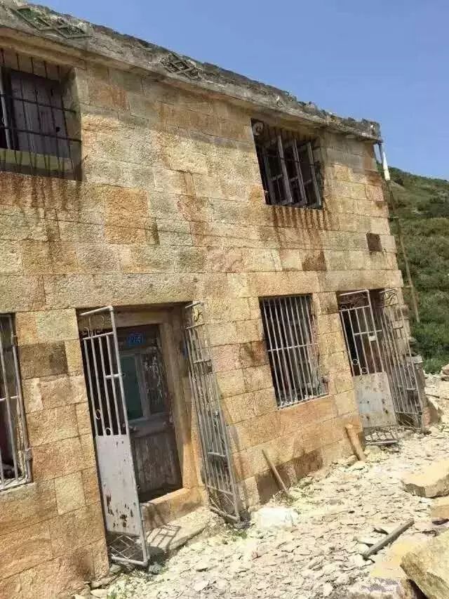 放弃百万年薪，回乡在海边建起一座石头房，他在追梦途中找到了诗和远方！-47