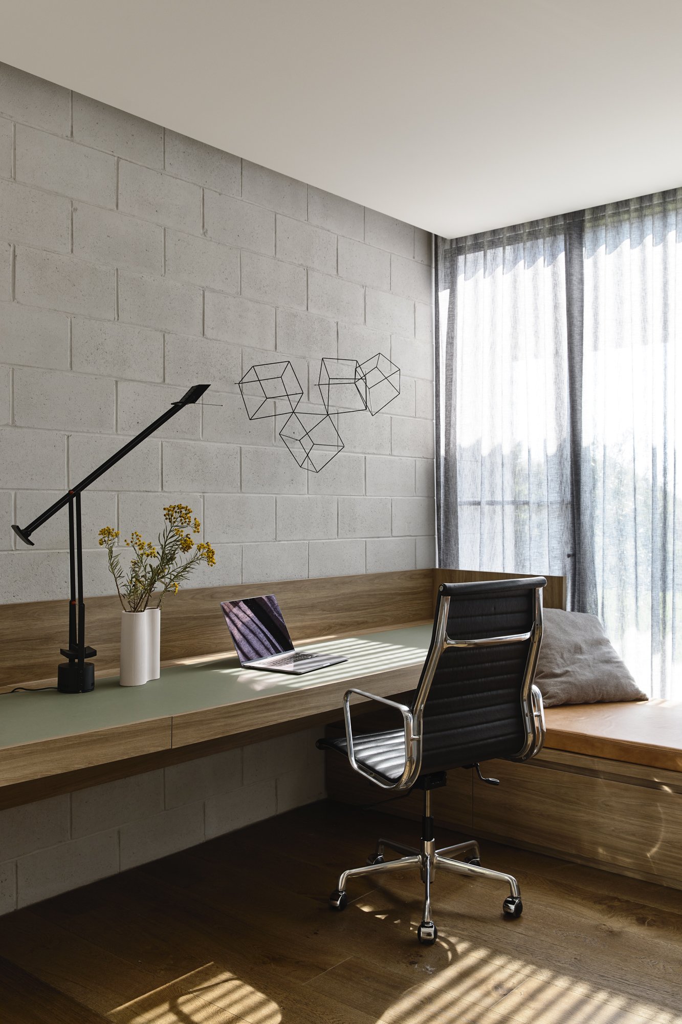 主岭别墅（注：House也可根据实际情况译为住宅府邸等，这里别墅较常用） -51