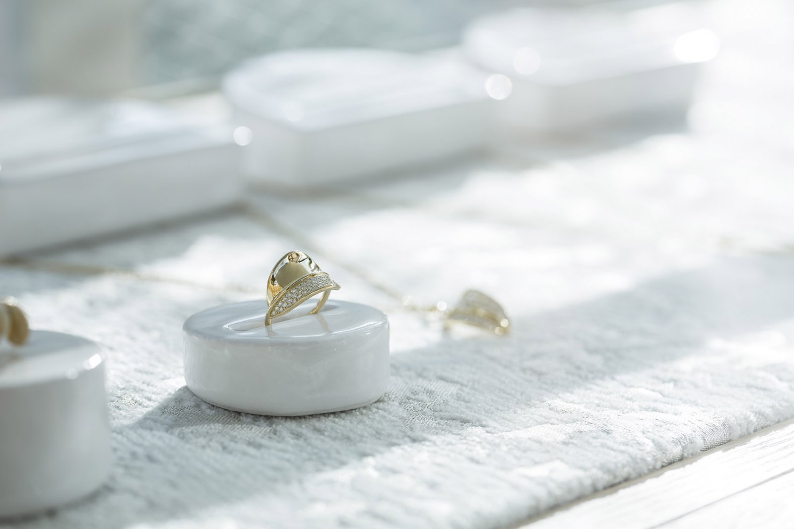 极简主义与极繁主义的碰撞——东京Natur-Nicolai Bergmann珠宝旗舰店  OEO Studio-13