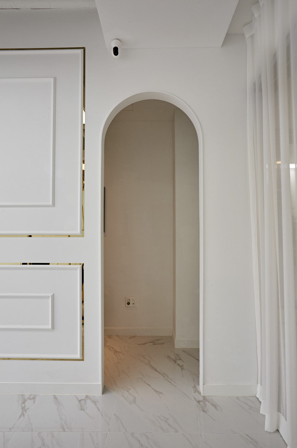 首尔江南区的 15 平白色简约美容室设计-12