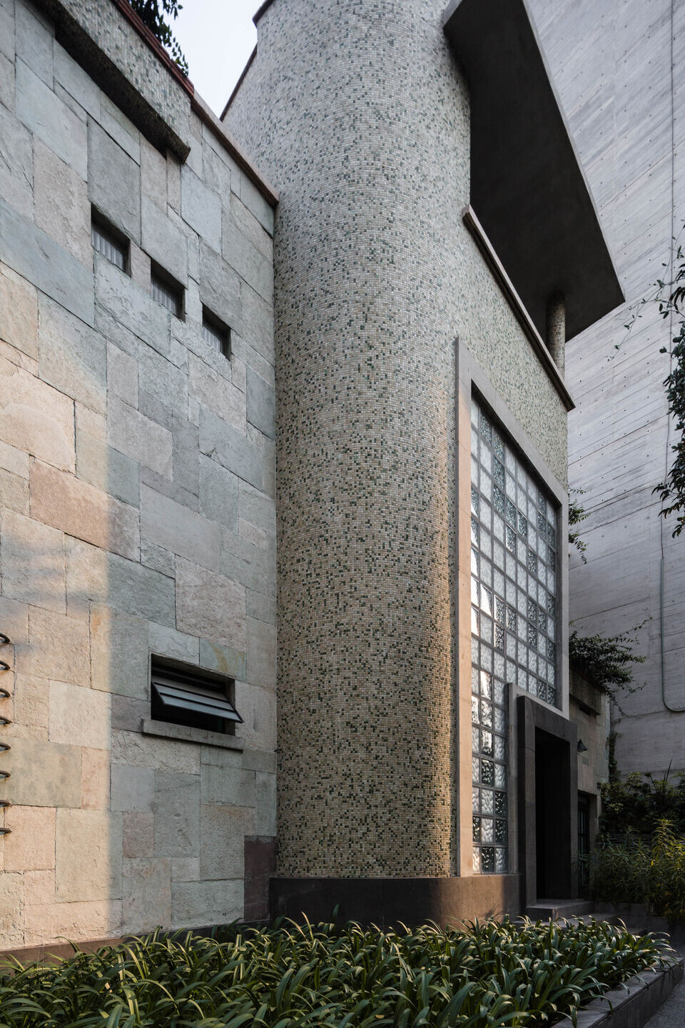 墨西哥城 40 年代老宅变身时尚办公空间-9