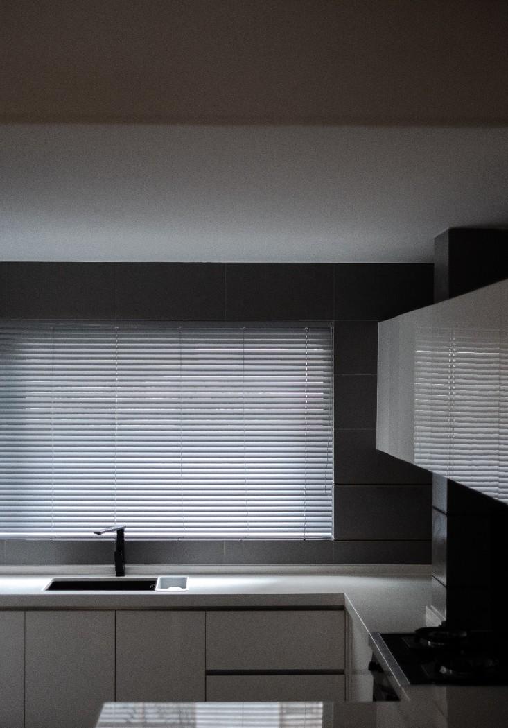 留白的艺术 | 金属与绿色的视觉韵律-17