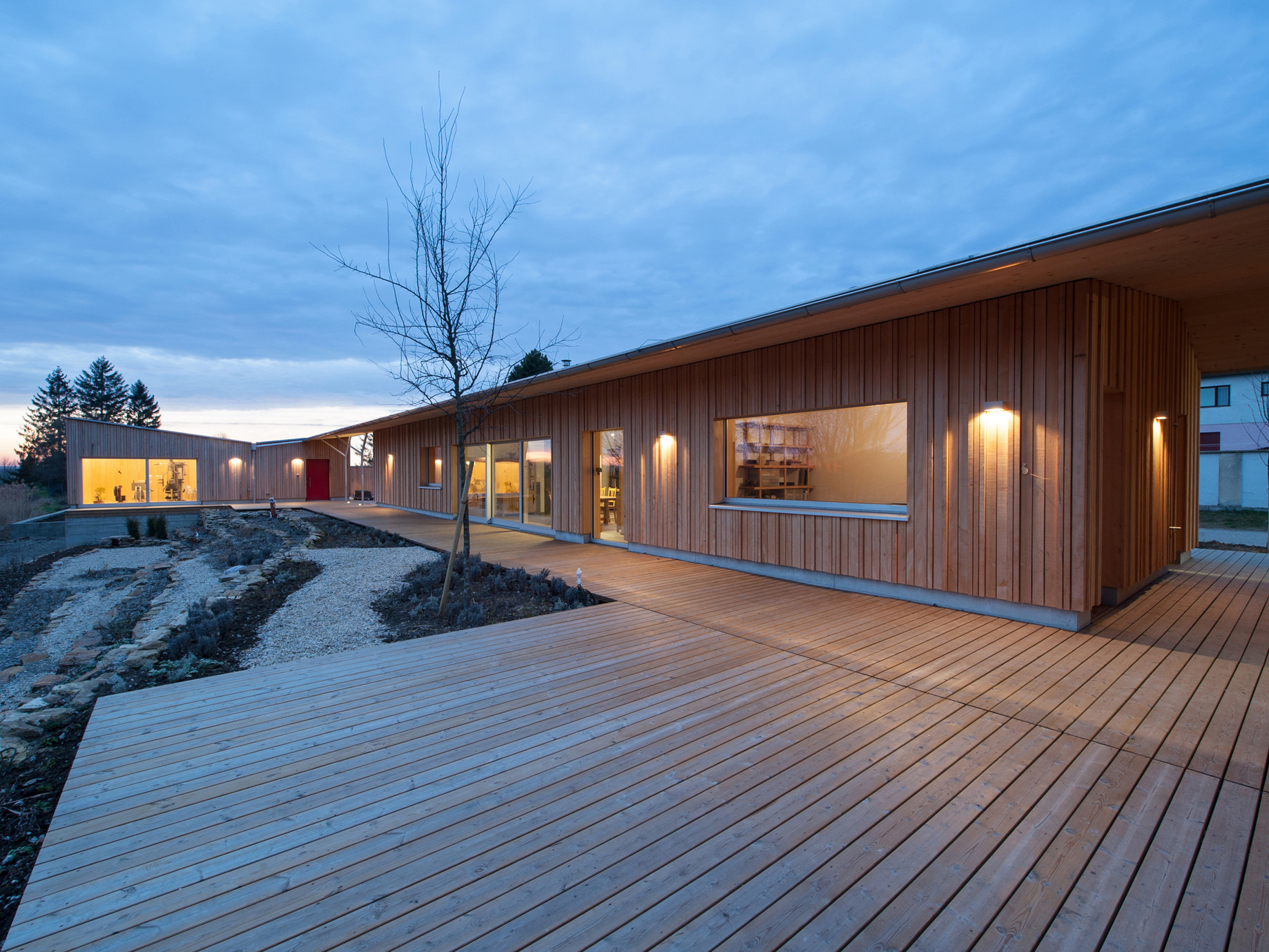 奥地利白松别墅 | 被动式建筑的绿色庭院-7