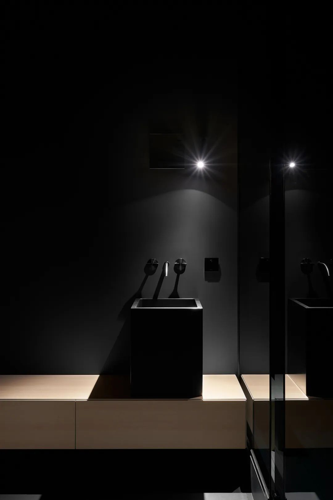 黑色极简主义 · Igor Sirotov 的纯粹空间设计-95