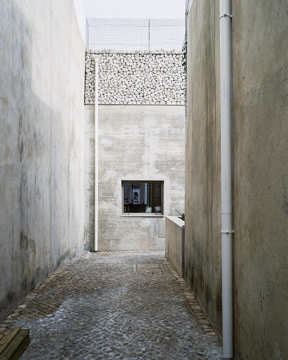 葡萄牙三栋建筑的混凝土立面设计丨Corpo Atelier-10