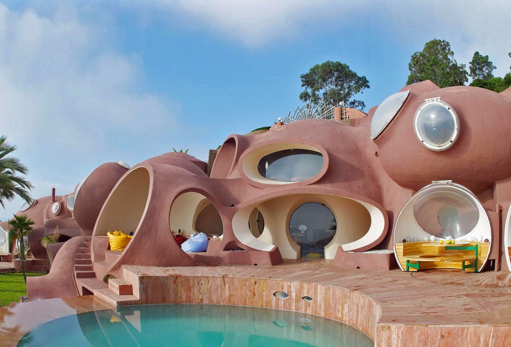 未明确提及（文本主要围绕曲线建筑及泡泡屋等相关阐述）丨Antti Lovag等-1