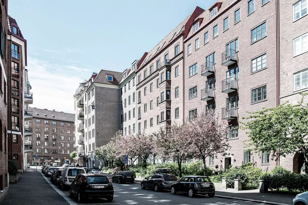 瑞典 35m2 弧形窗工作室 | 古典与现代的完美结合-13